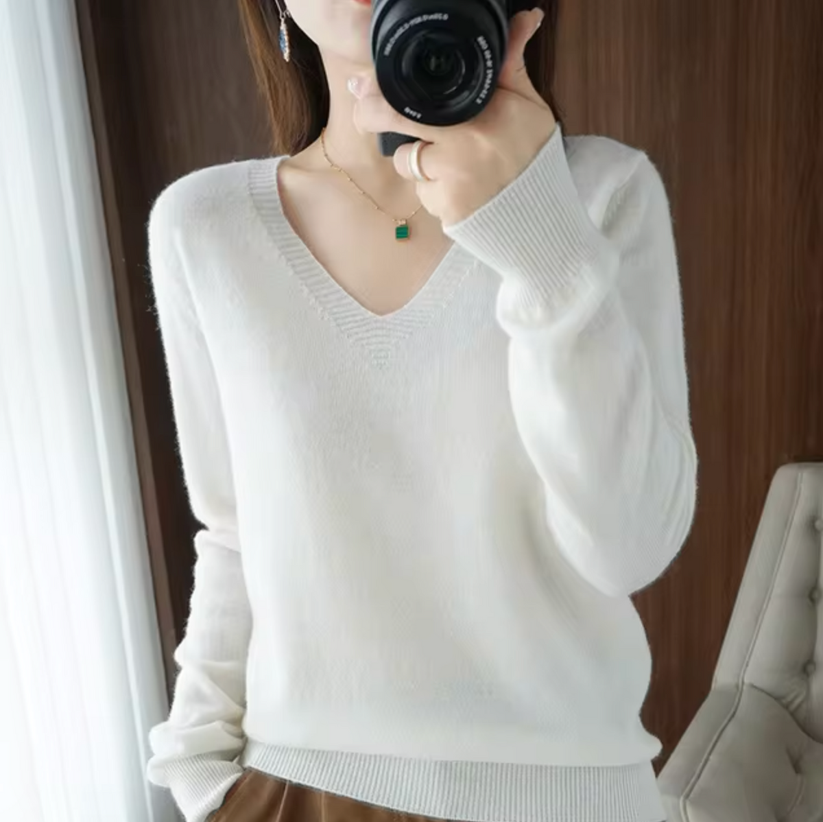 Julie Womens V-Neck Sweater with Cashmere Feel in White